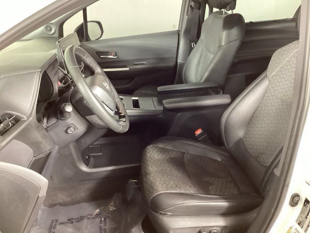 Used 2023 Toyota Sienna XSE AWD/4WD image 10