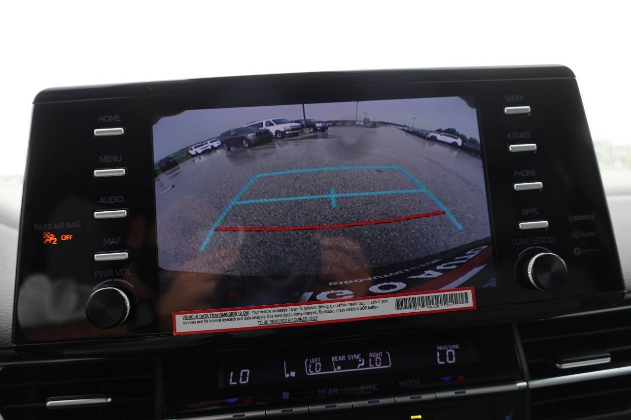 Used 2023 Toyota Sienna XLE FWD image 22