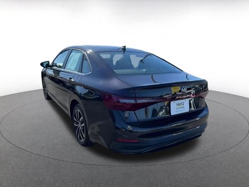 Used 2025 Volkswagen Jetta SE image 11