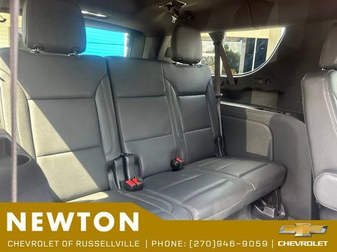 Used 2025 Chevrolet Suburban Z71 w/ Comfort Package AWD/4WD image 34