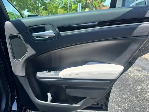 Used 2018 Chrysler 300 S w/ 300S Premium Group RWD image 32