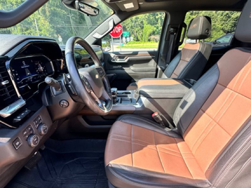 Used 2024 Chevrolet Silverado 1500 High Country w/ High Country Premium Package AWD/4WD image 22