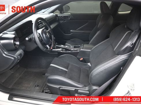 Used 2025 Toyota GR86 Premium w/ Performance Package RWD image 9