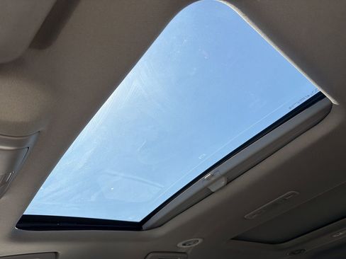 Used 2023 GMC Acadia SLT w/ Technology Package image 49