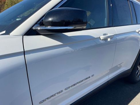New 2025 Jeep Grand Cherokee Limited image 4