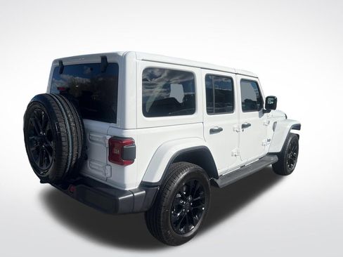 Used 2025 Jeep Wrangler Sahara 4xe image 6