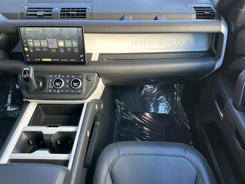 Used 2025 Land Rover Defender 130 S image 29