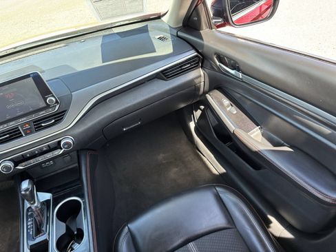 Used 2024 Nissan Altima 2.5 SR FWD image 17