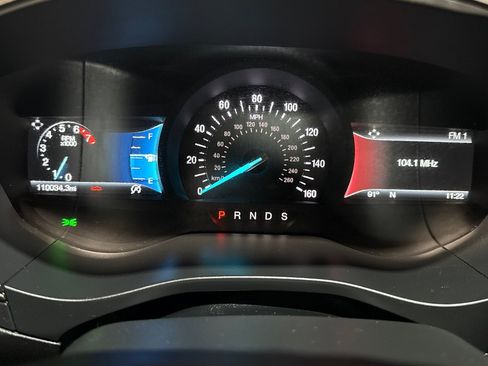 Used 2018 Ford Fusion SE w/ Fusion SE Technology Package FWD image 11