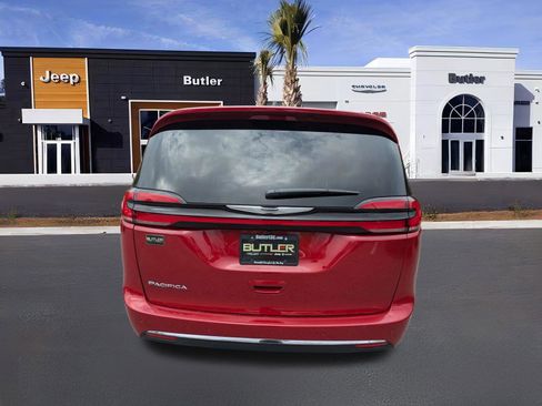 New 2026 Chrysler Pacifica Select image 5