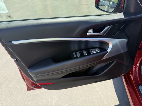 Used 2023 Genesis G70 2.0T RWD image 9