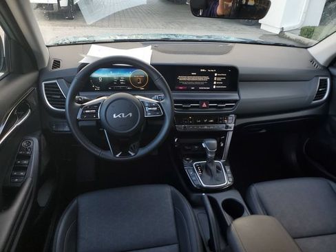 Used 2025 Kia Seltos EX FWD image 12