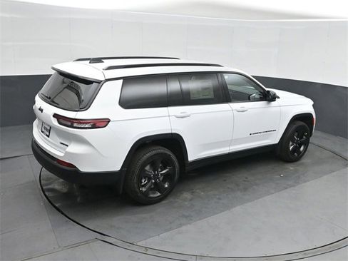 New 2025 Jeep Grand Cherokee L Limited w/ Black Appearance Package image 34
