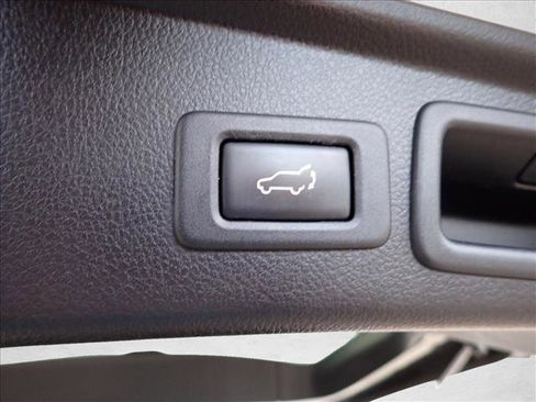 Used 2014 Subaru Forester 2.5i Touring AWD/4WD image 9