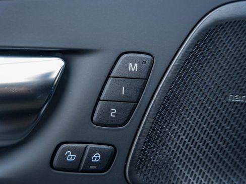 Certified 2025 Volvo XC60 T8 Plus w/ Protection Package Premier image 34