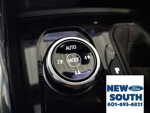 Used 2024 GMC Canyon AT4 w/ AT4 Premium Package image 26