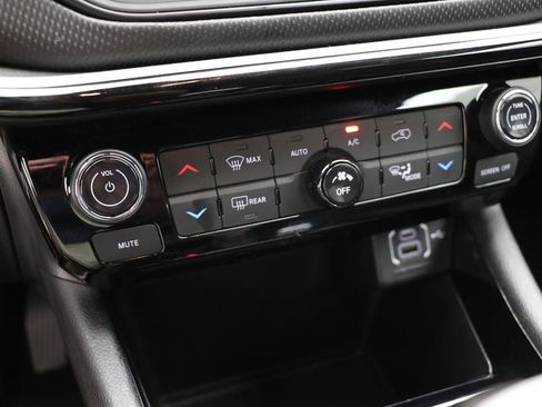 Used 2024 Jeep Compass Trailhawk image 19