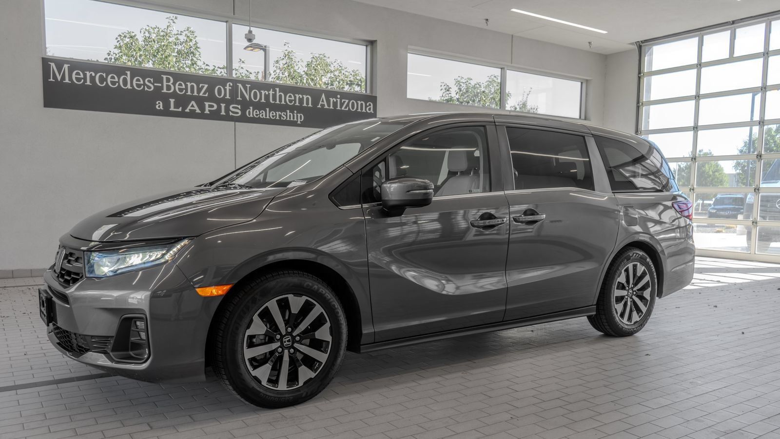 Used 2025 Honda Odyssey EX-L image 3