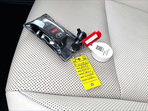 Used 2023 Toyota Crown Limited image 13