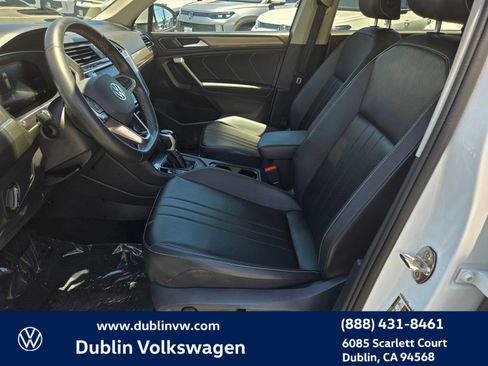 Certified 2023 Volkswagen Tiguan SE w/ Panoramic Sunroof Package FWD image 16