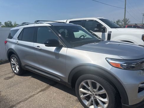 Used 2023 Ford Explorer Platinum w/ Technology Package AWD/4WD image 23