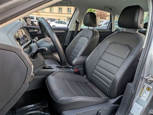 Used 2024 Volkswagen Jetta SE image 23