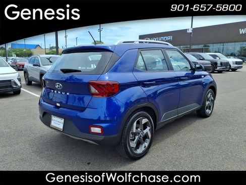 Certified 2024 Hyundai Venue Limited FWD image 5