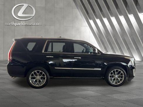 Used 2016 Cadillac Escalade Premium RWD image 4