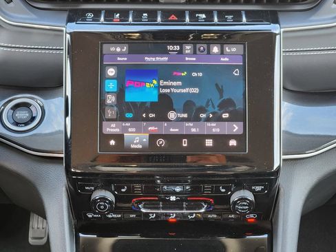 Used 2023 Jeep Grand Cherokee Laredo w/ Luxury Tech Group I AWD/4WD image 18