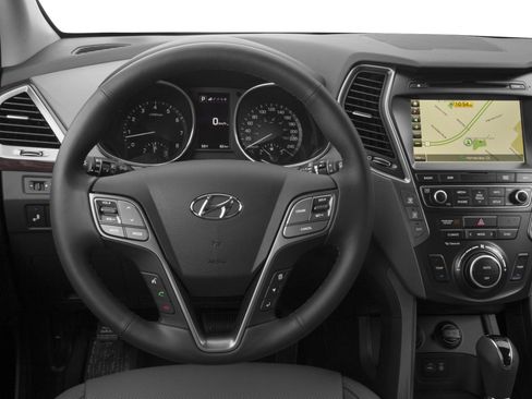 Used 2017 Hyundai Santa Fe AWD image 4