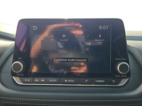 Used 2025 Nissan Rogue S FWD image 18