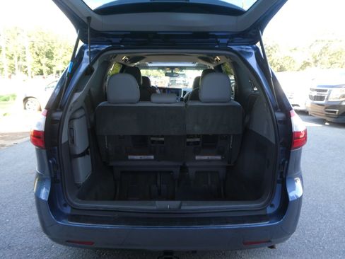 Used 2015 Toyota Sienna XLE FWD image 7