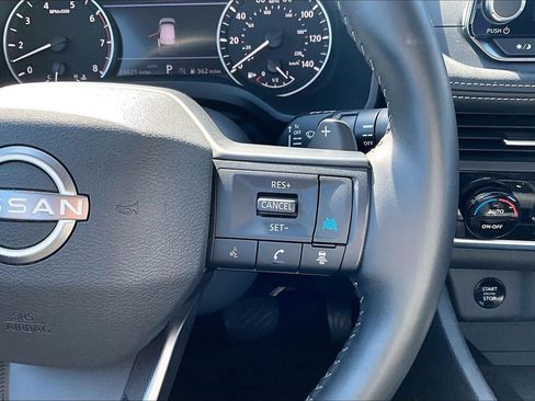 Used 2025 Nissan Rogue SV AWD/4WD image 20