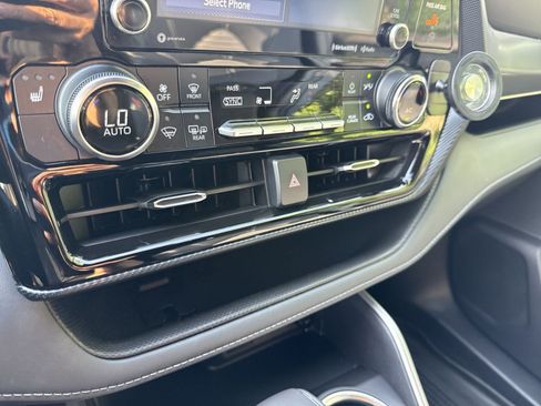 Used 2022 Toyota Highlander XSE AWD/4WD image 18