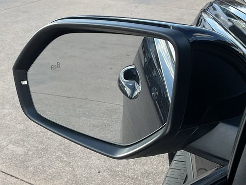 Used 2025 Volkswagen Atlas Cross Sport SE image 11