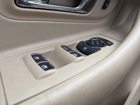 Used 2018 Ford Taurus SEL w/ Equipment Group 201A image 12