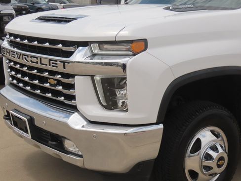 Used 2021 Chevrolet Silverado 3500 LTZ w/ LTZ Plus Package AWD/4WD image 3