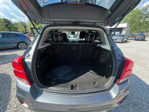 Used 2019 Chevrolet Trax LT w/ LT Convenience Package FWD image 9