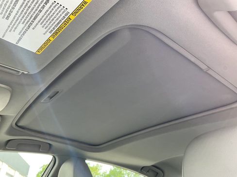 Used 2018 Toyota Camry SE w/ Moonroof Package FWD image 25