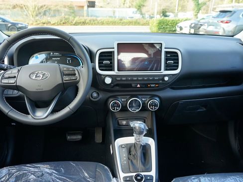New 2025 Hyundai Venue Limited image 10