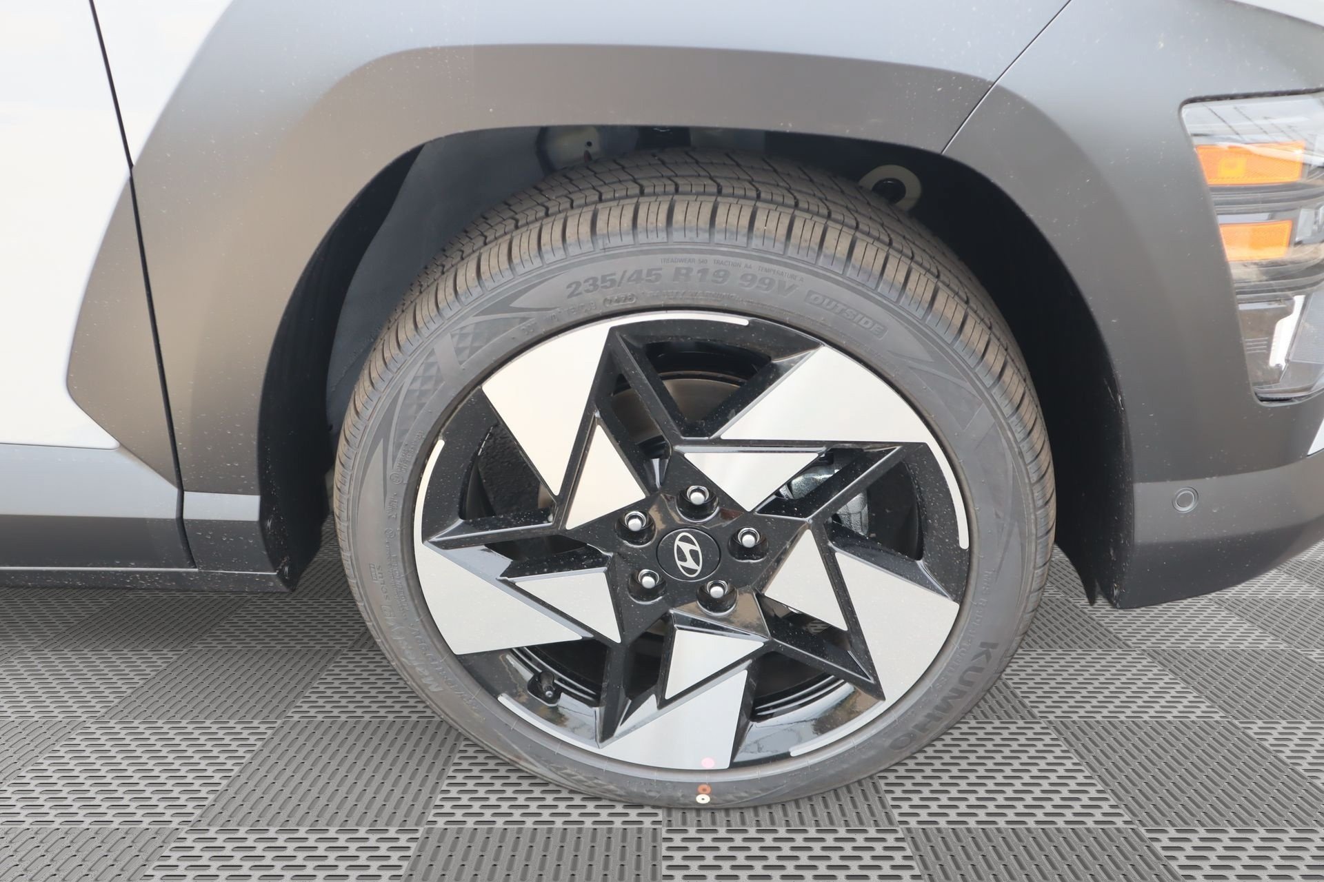 New 2027 Hyundai Kona Limited FWD image 5