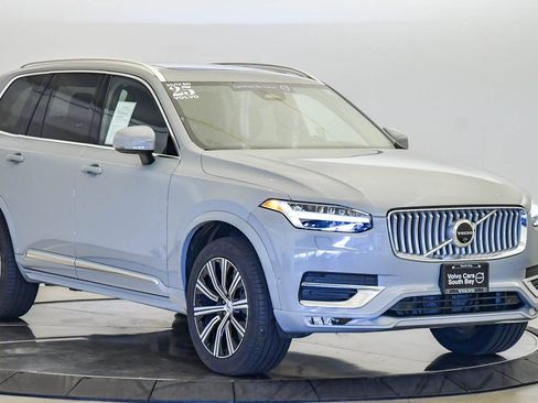 Certified 2025 Volvo XC90 B6 Plus image 6