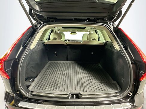 Certified 2023 Volvo XC60 B5 Plus w/ Climate Package image 27