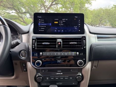 Used 2022 Lexus GX 460 Premium w/ Accessory Package image 13