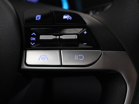 Used 2025 Hyundai Elantra Blue image 36