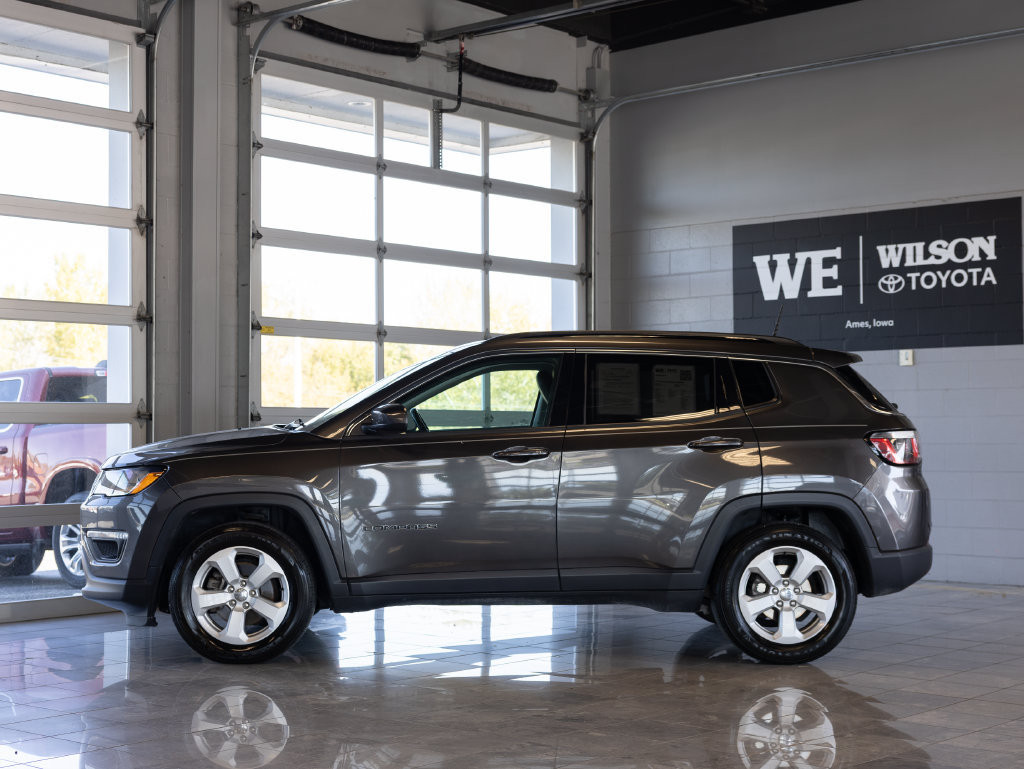 Used 2018 Jeep Compass Latitude FWD image 1