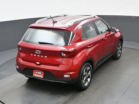 Used 2025 Hyundai Venue Limited image 41