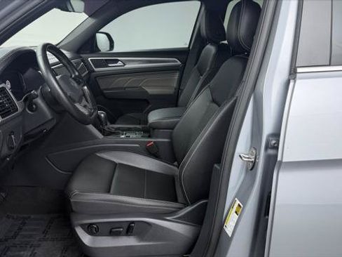 Used 2023 Volkswagen Atlas Cross Sport SE w/ Panoramic Sunroof Package FWD image 14