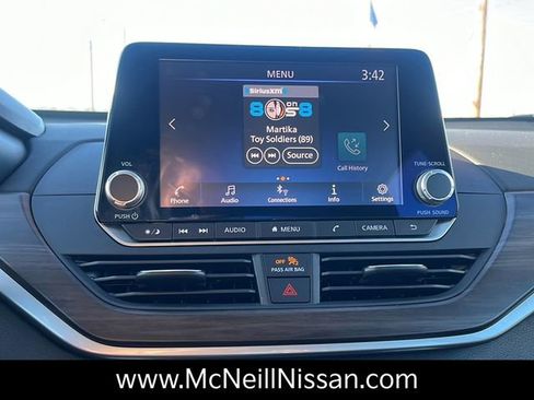 Used 2024 Nissan Altima 2.5 SV image 21