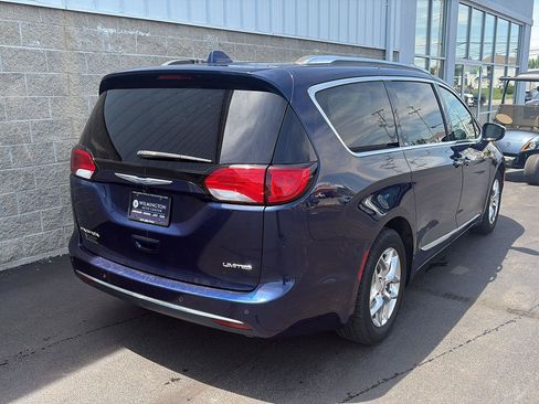 Used 2018 Chrysler Pacifica Limited FWD image 3